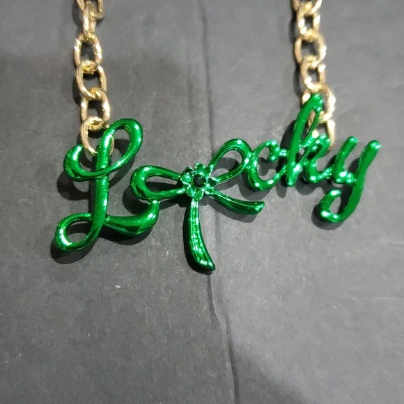 Betsey Johnson green Lucky inscription green bow and emerald gold chain necklace - Picture 3 of 8